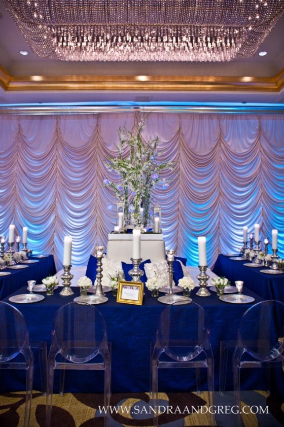 blue and white wedding table, navy blue wedding